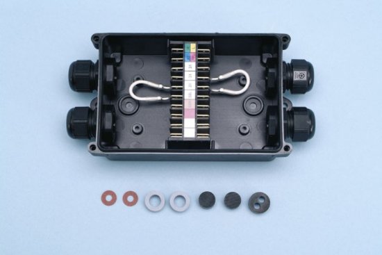 4-delna povezovalna vtičnica