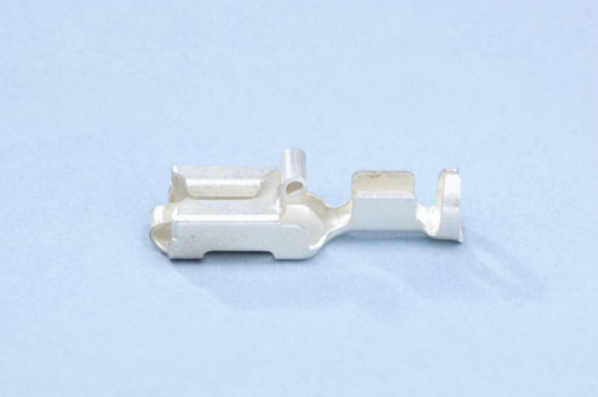 Kabelska spojka z zatičem