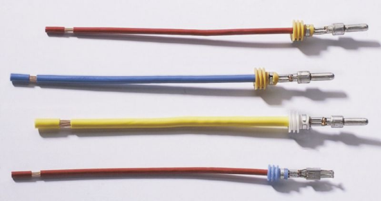 Ploščat vtični tulec