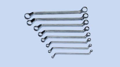 Dvostranski ključ z globokim vtisnjenim središčem 