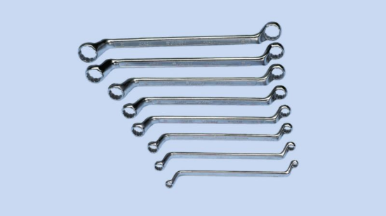 Dvostranski ključ z globokim vtisnjenim središčem 