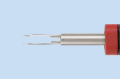 Izvlekač za kabelske končnike z dvema jezičkoma