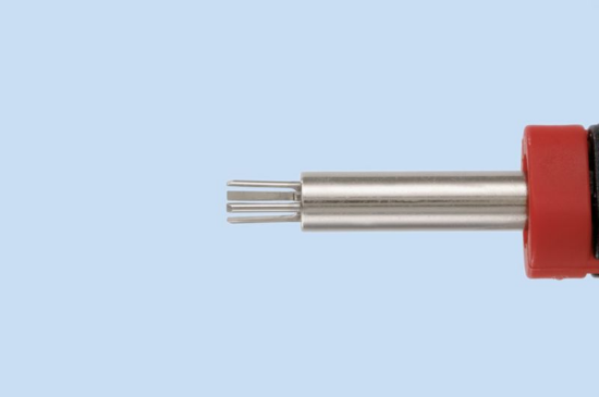 Izvlekač za kabelske končnike z več jezički