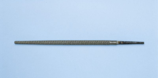 Lesna vstavna pila za lesen ročaj, okrogla