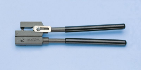 Klešče za luknjanje pločevine s prilagodljivo pločevino