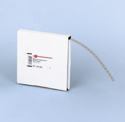 Trak za obešanje napisov