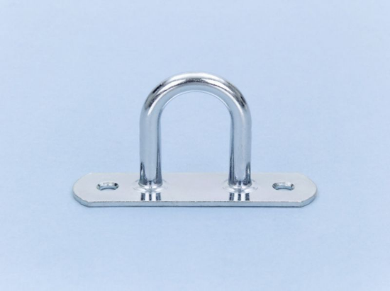 Spojni element za cerado s ploščico