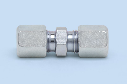 Kotni spojnik za centralne mazalne sisteme