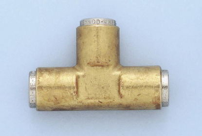 Kovinska spojka za zrak T