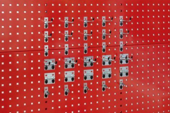 Obešala za orodje na stenski plošči